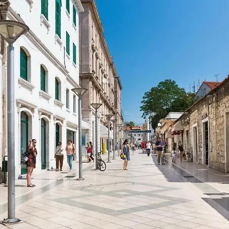 Zana Luxury Center Апартаменты *