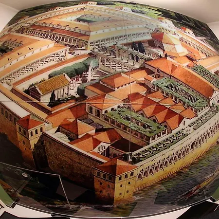 Zana Luxury Center Апартаменты *