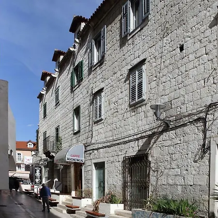 Apartment Zana Luxury Center