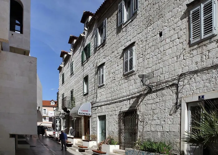 Apartment Zana Luxury Center
